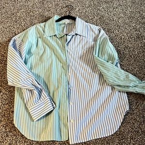 Size Small Flannel. Fits a bit oversized